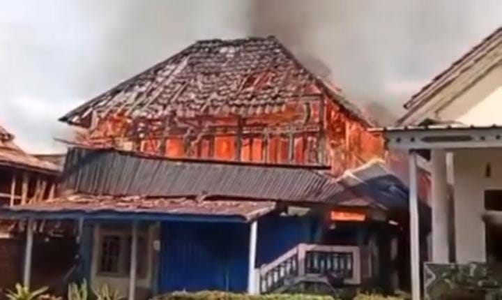 Korsleting Listrik, Rumah 2 Lantai di Muara Enim Ludes Terbakar