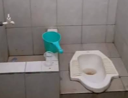 Keluarga Pasien Puskesmas Pulau Panggung Keluhkan Tidak Ada Air Bersih