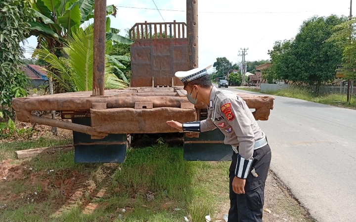 Tabrak Bagian Belakang Truk Fuso di Jalan Desa Darmo Kasih, IRT Meninggal Dunia di Tempat