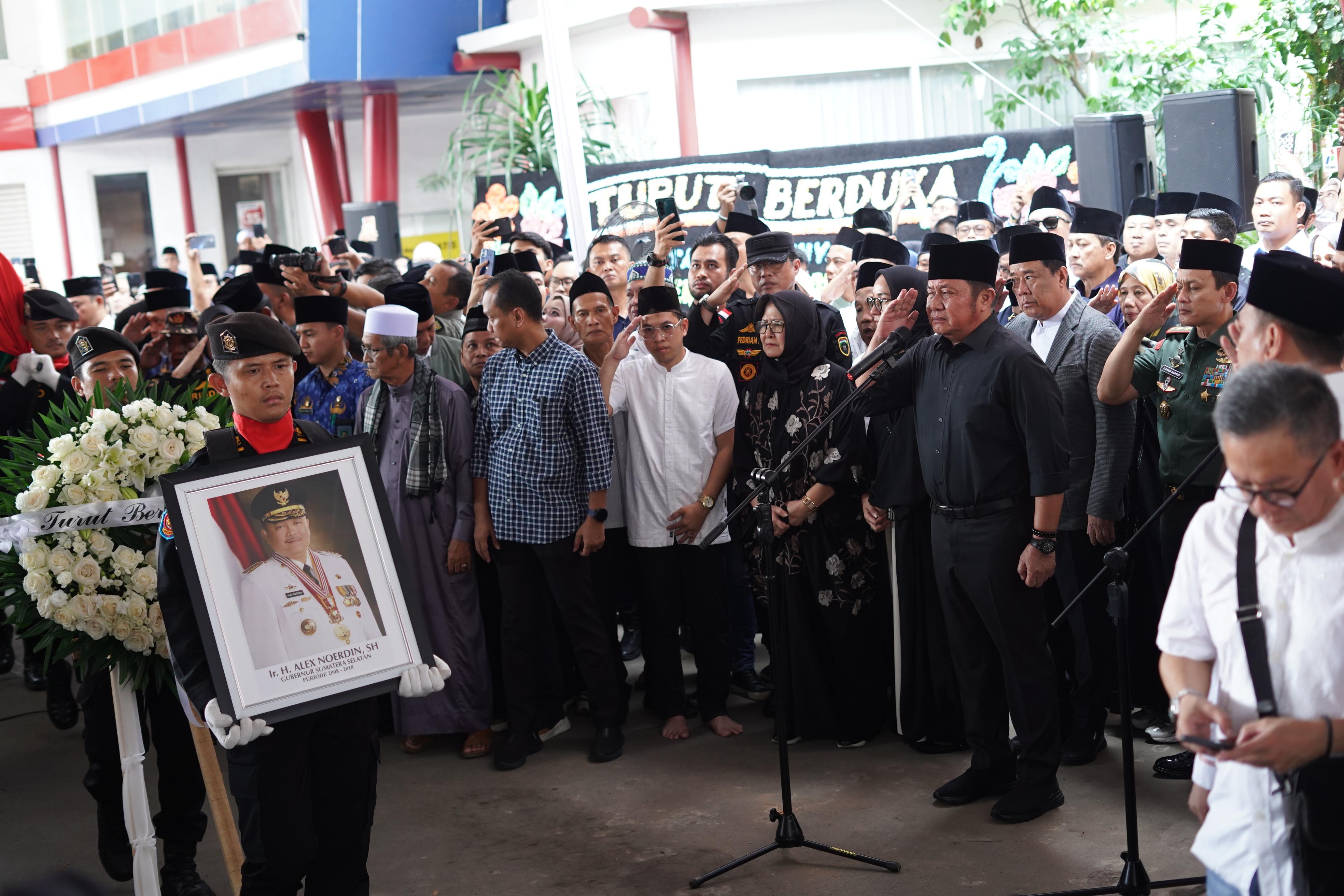 Gubernur Herman Deru Lepas Jenazah Alex Noerdin Secara Kedinasan, Sumsel Berduka