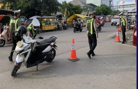 Personel Satlantas Polres Muara Enim Atur Arus Lalu Lintas Jelang Buka Puasa