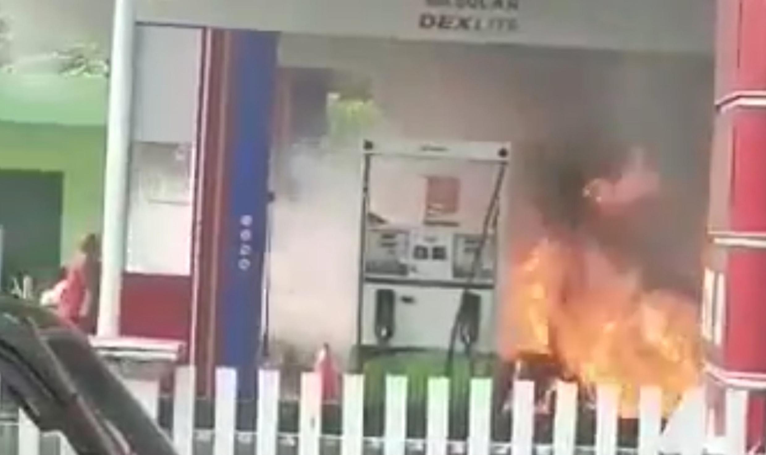 Heboh Sepeda Motor Terbakar Saat Isi Pertalite di SPBU