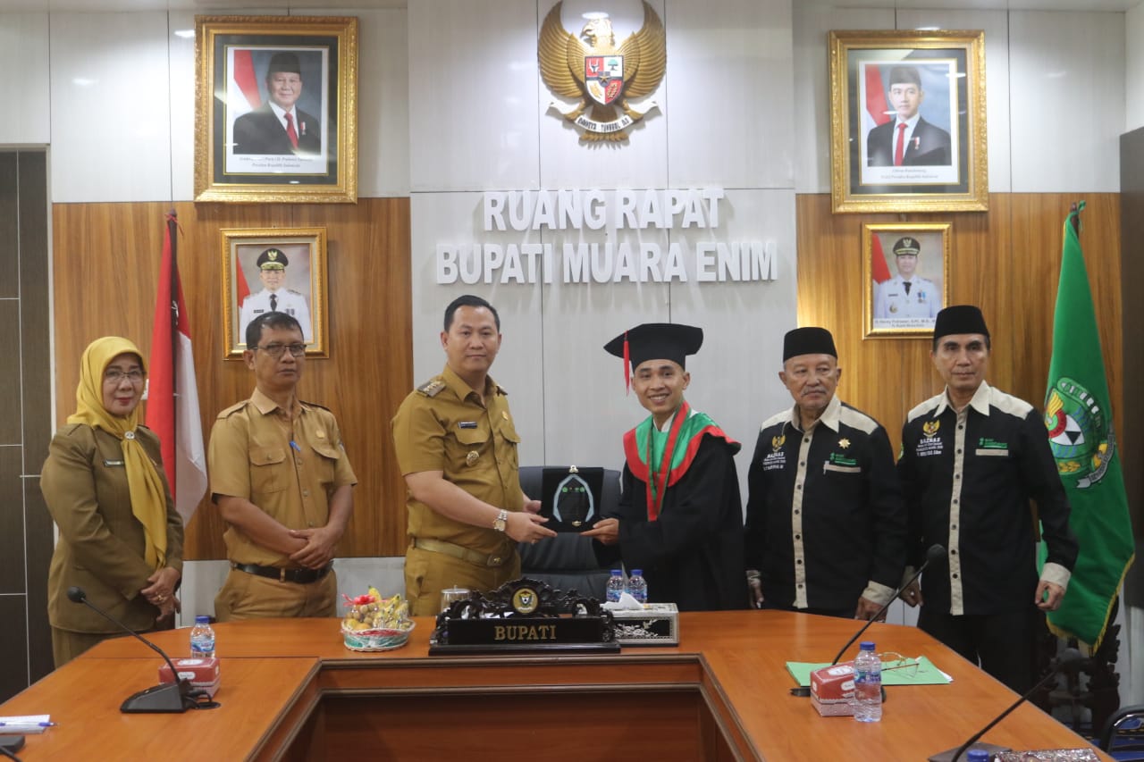 Pj Bupati Muara Enim Harapkan Wisudawan Mampu Bersaing dan Ciptakan Lapangan Kerja