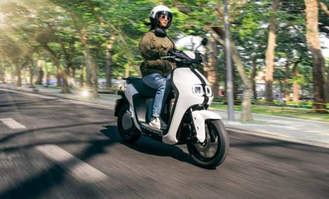 Dilengkapi Slot Baterai Tambahan, Pakai Sepeda Motor Listrik Yamaha Neo Tidak Khawatir Kehabisan Baterai