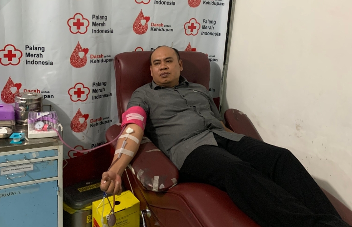 Kapolres Muara Enim Ajak Masyarakat Saling Membantu Sesama