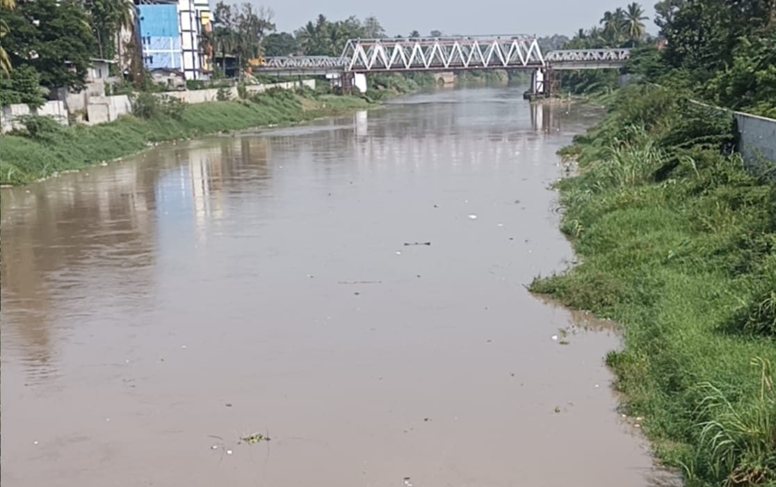 Air Sungai Enim Berubah Warna, Diduga Tercemar Limbah Lumpur