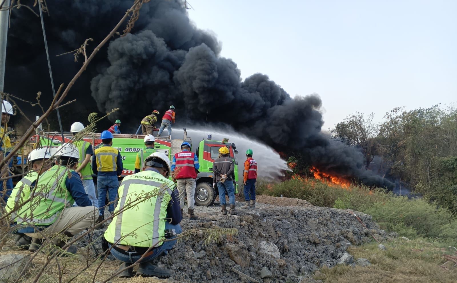 Pit 2 Banko PTBA Alami Kebakaran Hebat, 6 Mobil Damkar dan 8 Water Truck Diterjunkan