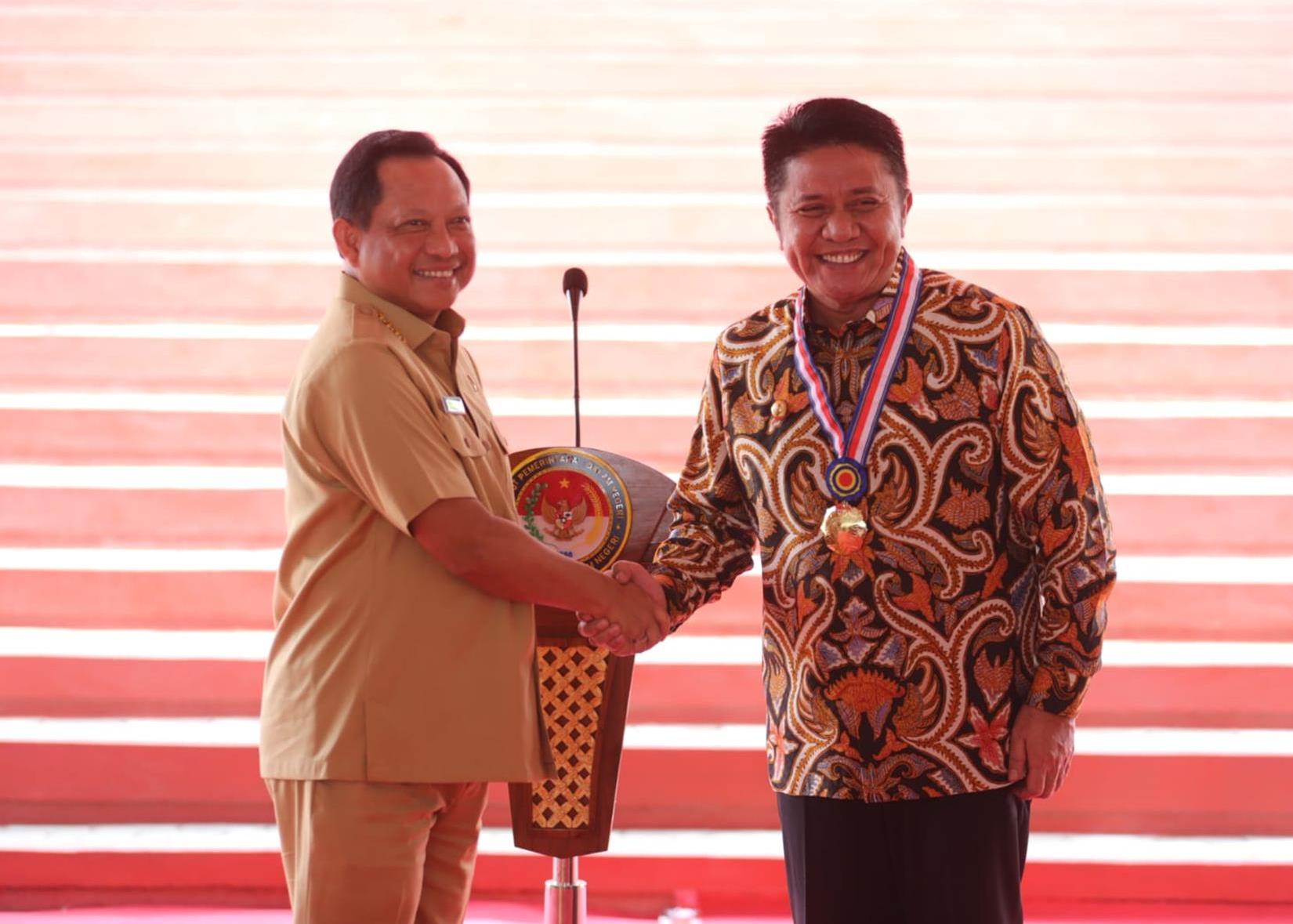 Gubernur Sumsel Dianugerahi Kartika Pamong Praja Madya, Ini yang Telah Dilakukan Herman Deru 