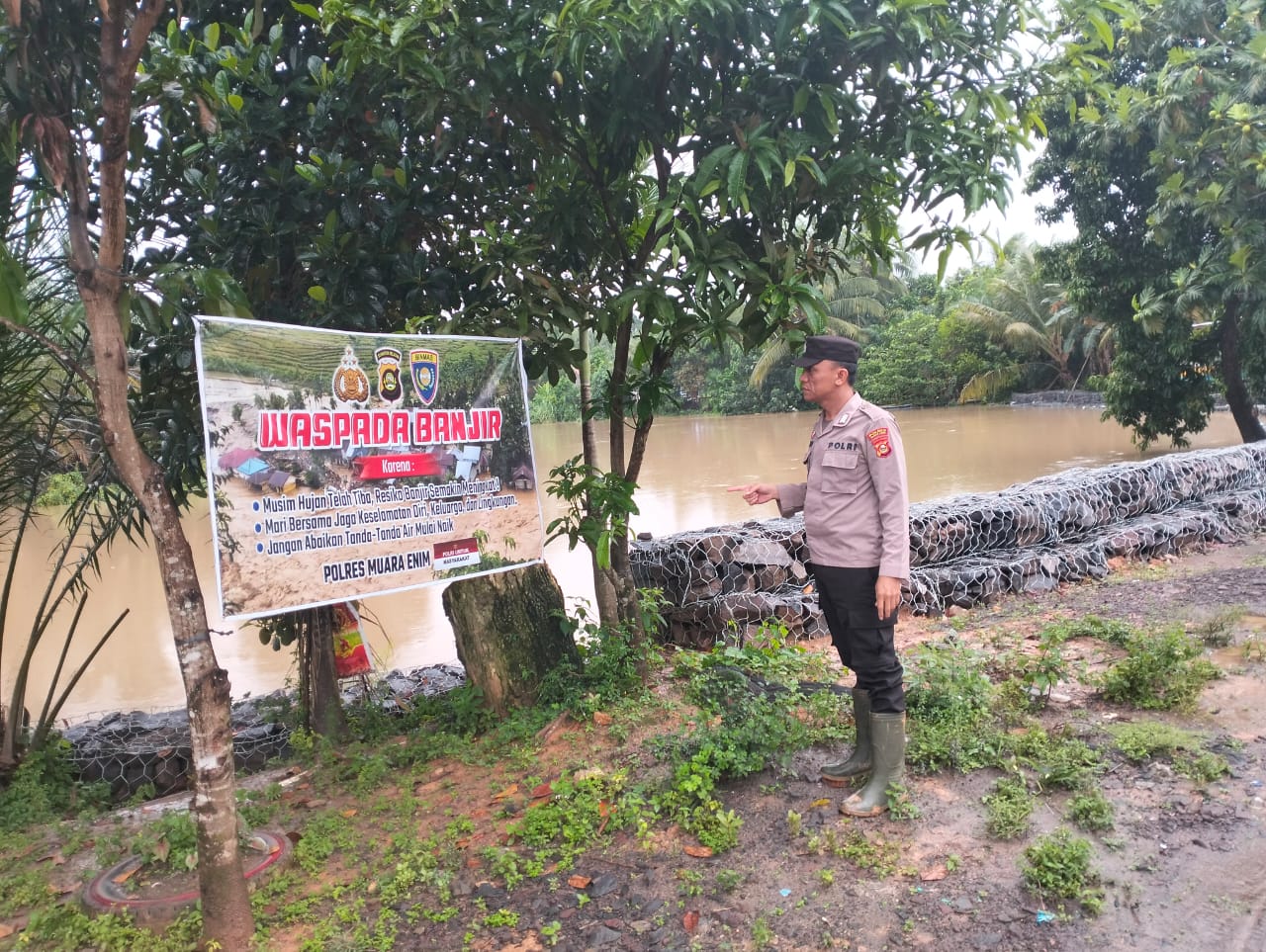 Polisi Ingatkan Masyarakat Waspada Banjir Sepanjang Aliran Sungai Lematang