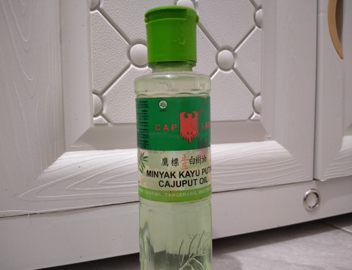 Rambut Hitam Tanpa Uban, Cukup Gunakan Minyak Kayu Putih Cap Lang