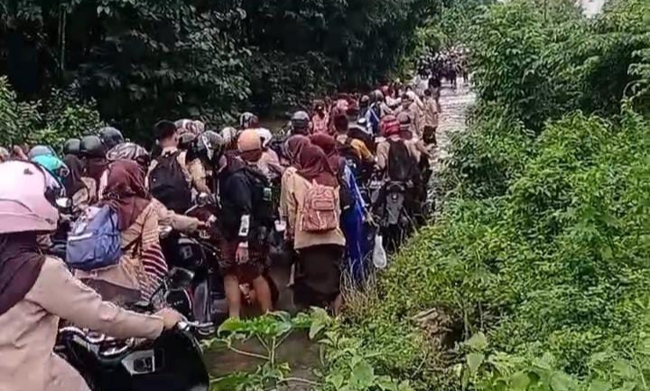 Ribuan Siswa di Muara Enim Terkepung Banjir, Kendaraan Bermotor Harus Ditinggal di Sekolah