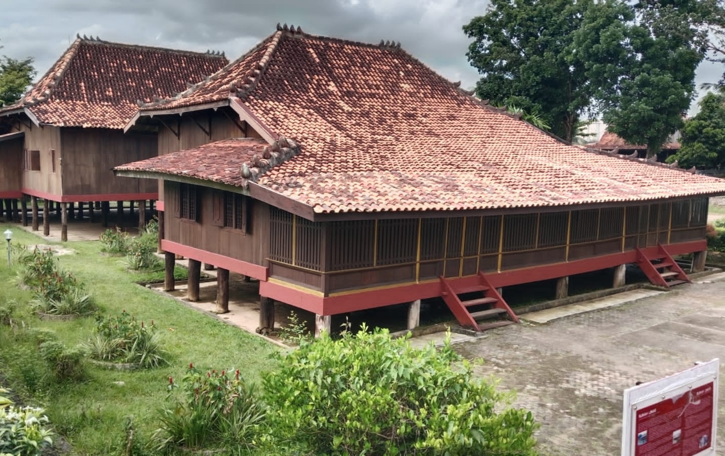 Mengenal 6 Macam Rumah Adat Provinsi Sumsel, Masih Lestari Hingga Sekarang