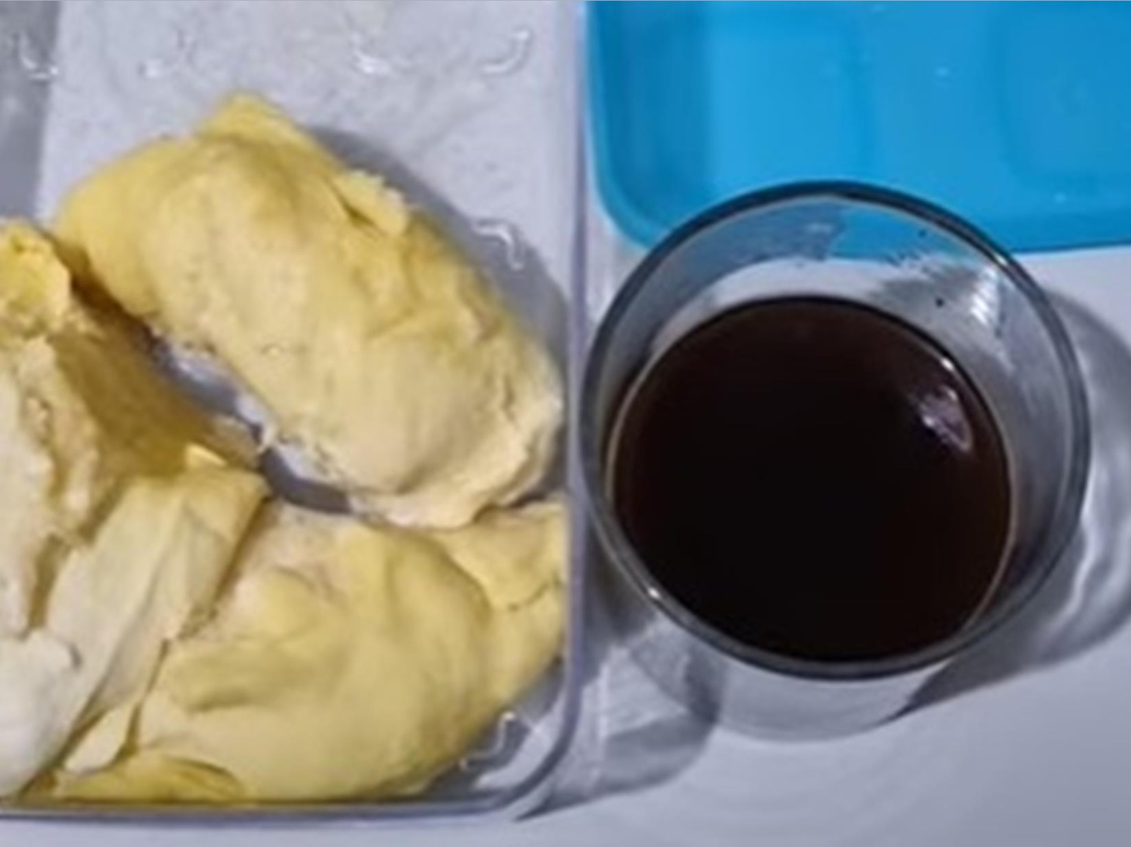 Menikmati Durian Dicelup Secangkir Kopi, Berbahaya Atau Tidak? Ini Penjelasannya