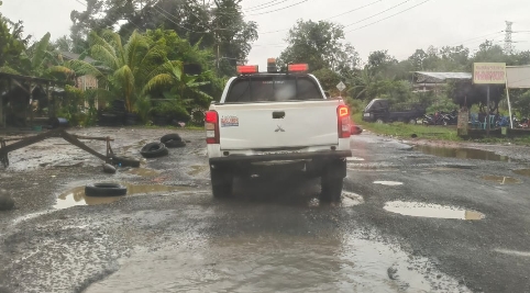 Banyak Lobang, Jalinsum Muara Enim-Palembang Membahayakan Pengendara