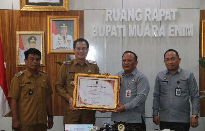 7 Kades dan 2 Lurah di Muara Enim Terima Penghargaan dari Kemenkum RI