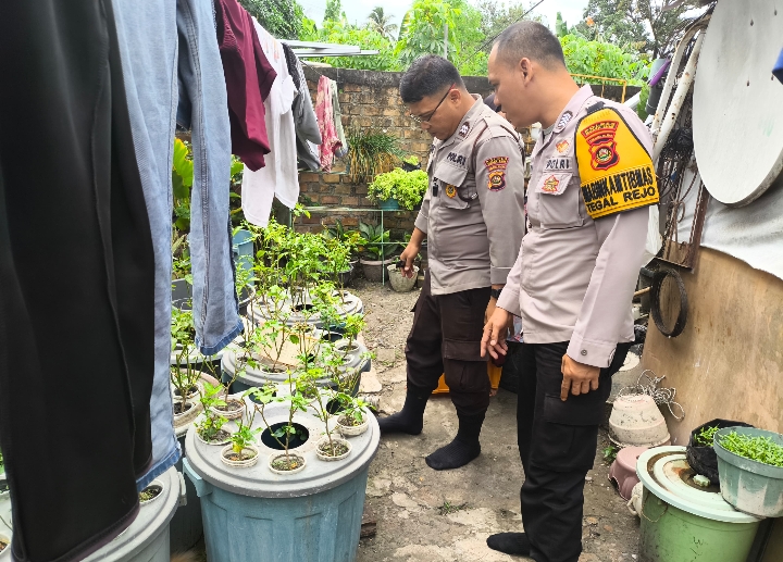 Dukung Program Ketahanan Pangan, Bhabinkamtibmas Polsek Lawang Kidul Imbau Manfaatkan Pekarangan Rumah