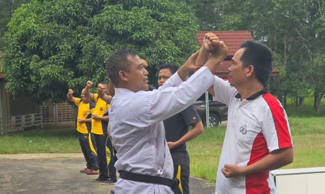 Tingkatkan Keterampilan Personel, Polsek Rambang Gelar Latihan Beladiri Polri