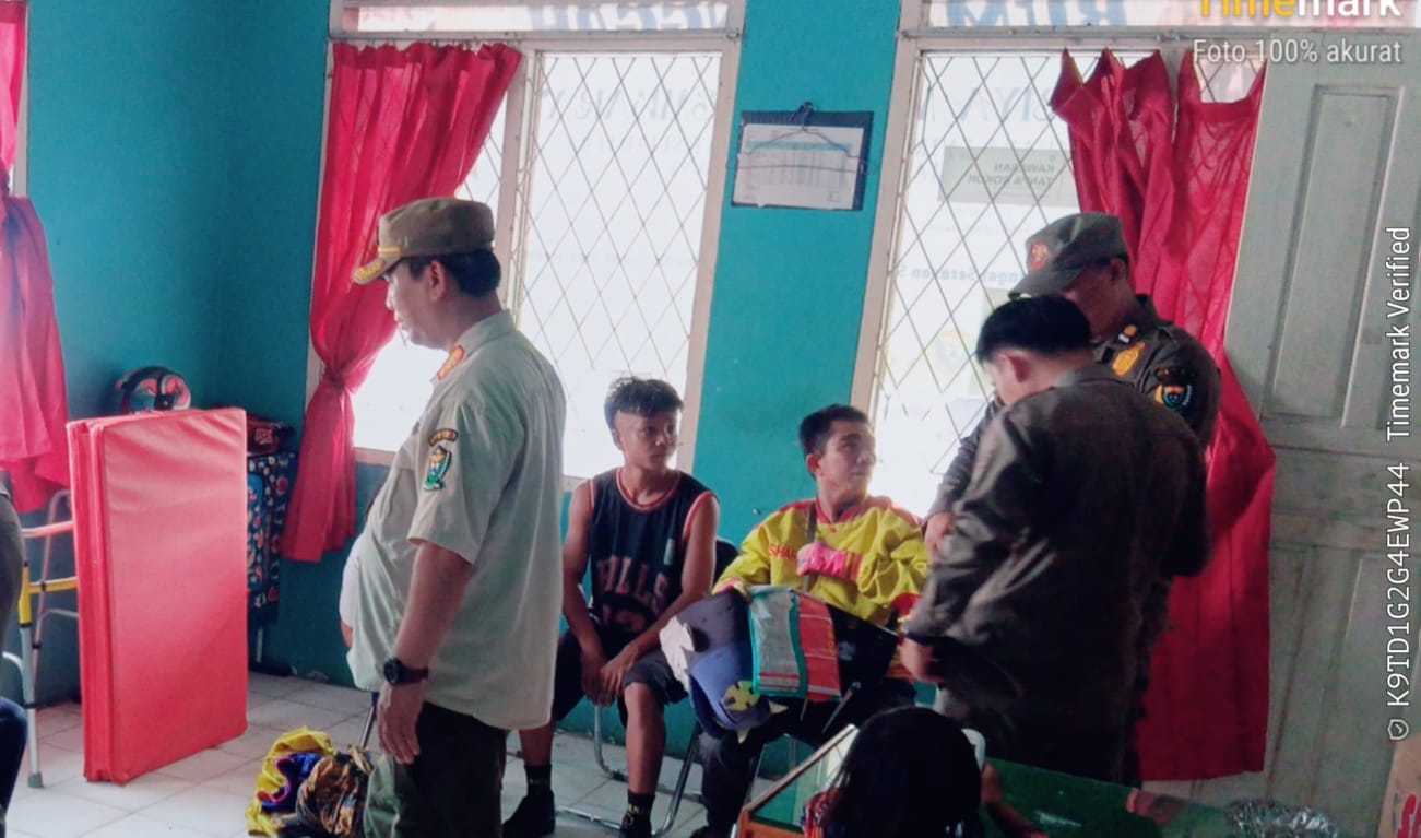 Cegah Eksploitasi Anak, Satpol PP Muara Enim Amankan 6 Pengamen dan Badut Jalanan