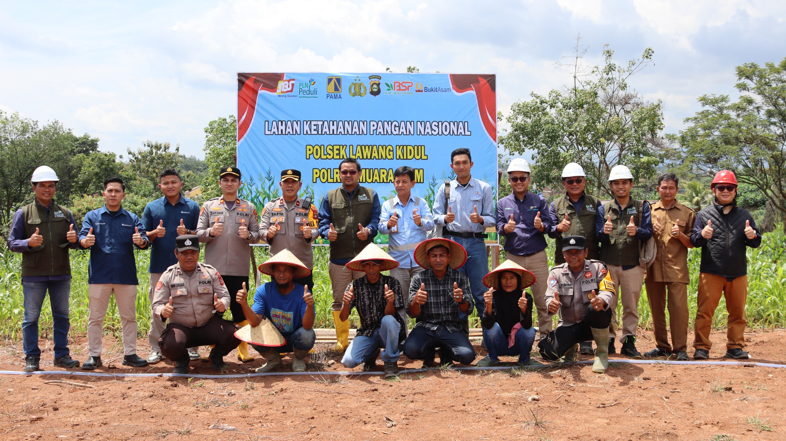 Polisi Sinergi dengan PLN Bukit Asam Salurkan Bantuan Alsintan untuk Petani