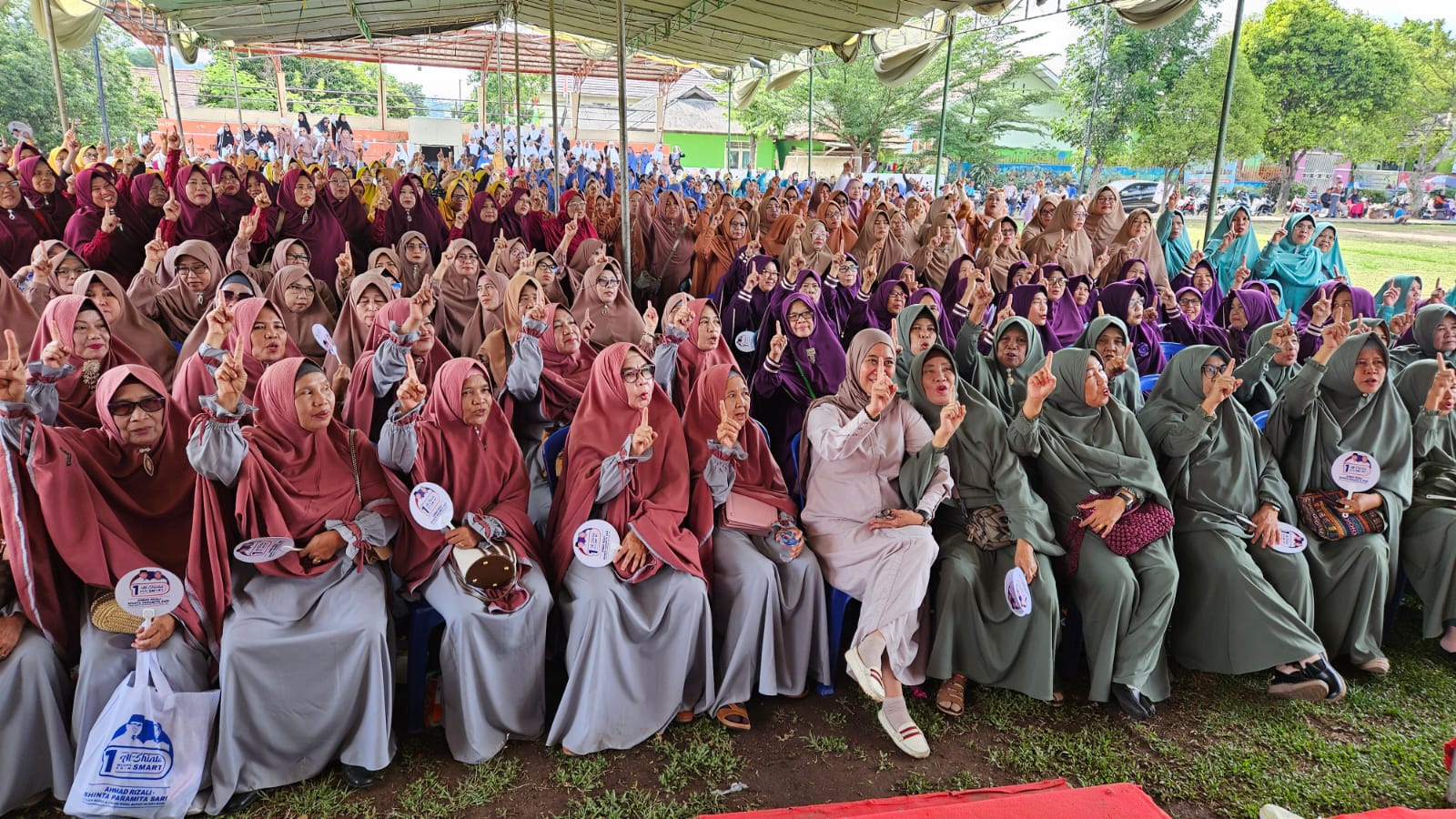 Ribuan Ibu-ibu Lawang Kidul Perkuat Barisan Paslon Al-Shinta