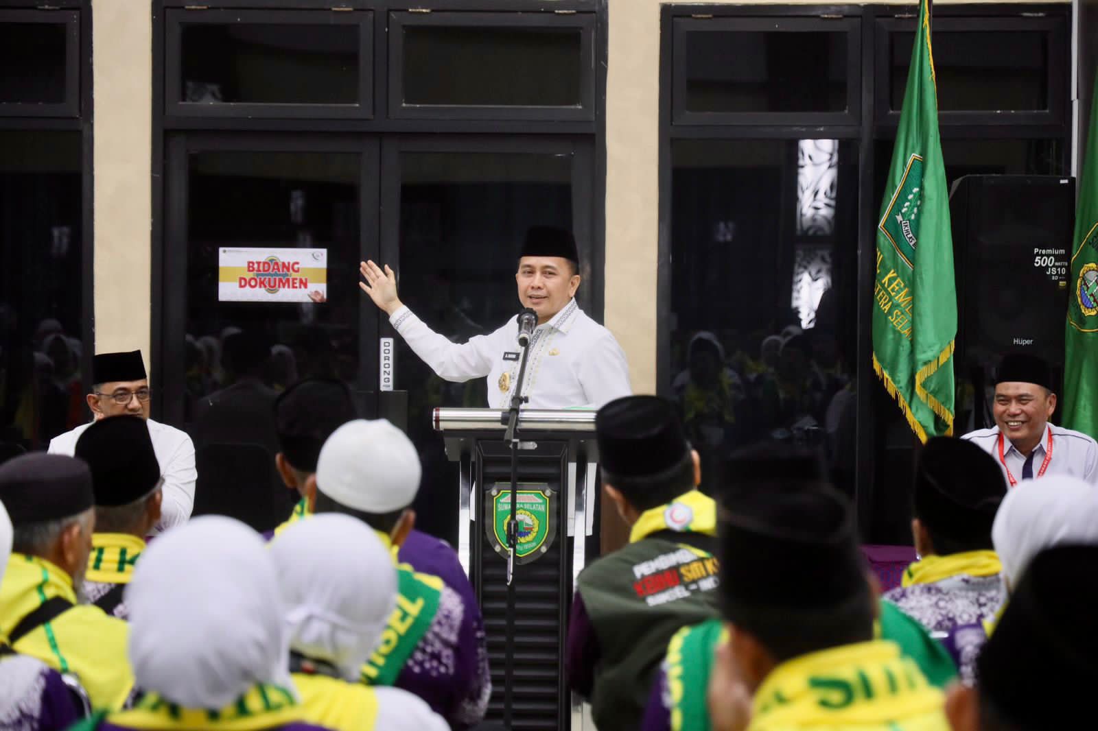 Pj Gubernur Sumsel Lepas Keberangkatan 445 Jemaah Calon Haji Kloter 1 Embarkasi Palembang