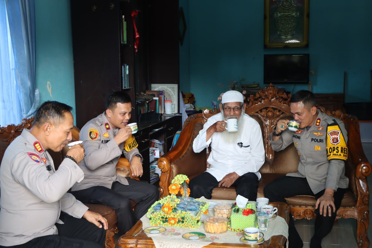 Wujudkan Pilkada Damai, Polres Muara Enim Gelar Ngopi Bareng Tokoh Agama dan Tokoh Masyarakat