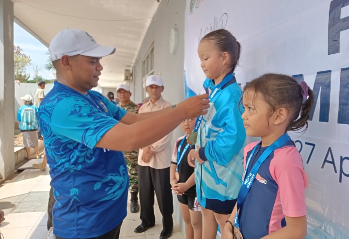 Embun Dempo, Siswi SIT Fathona Muara Enim Raih Double Winner Kejuaraan Renang