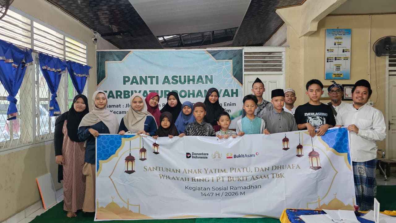 Ramadan 1447 H, PTBA Berikan Santunan Anak Yatim, Piatu, dan Duafa di Wilayah Ring I