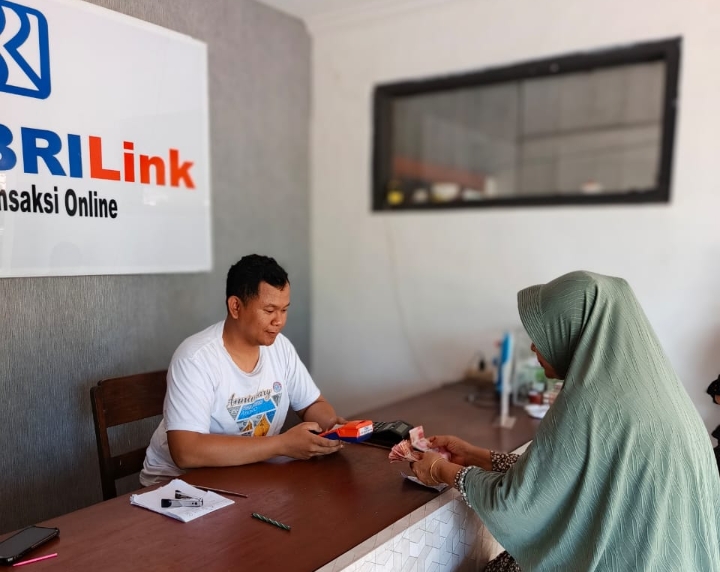 Agen BRILink di Situbondo Ini Berhasil Dekatkan Akses Perbankan Bagi Masyarakat Sekitar