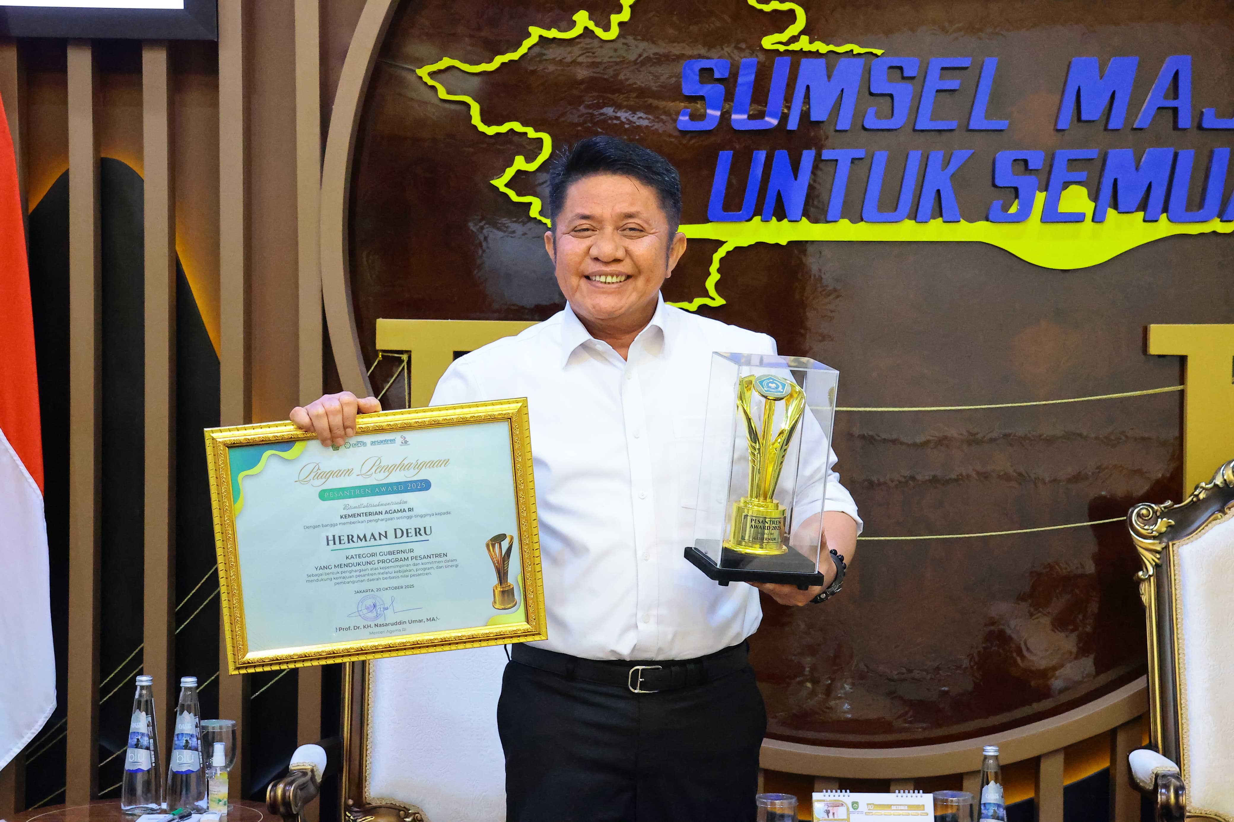 Gubernur Herman Deru Raih Penghargaan Kepala Daerah Peduli Pesantren di Ajang Pesantren Award 2025