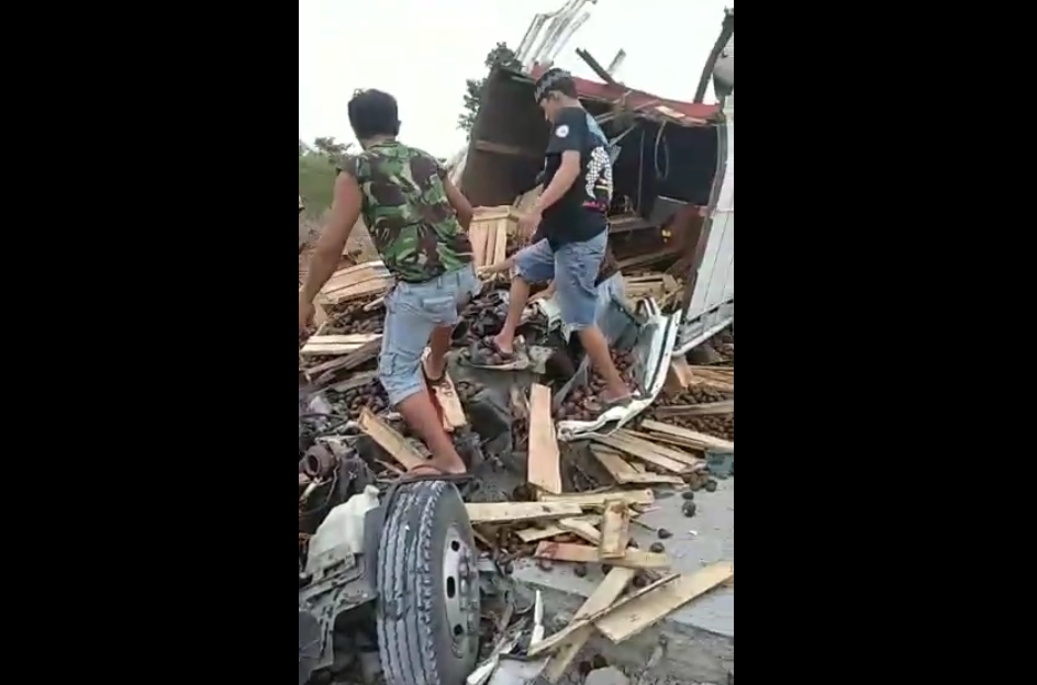Alami Kecelakaan Tunggal di Tol Lampung-Palembang, Begini Nasib Sopir Truk Pengangkut Buah Salak
