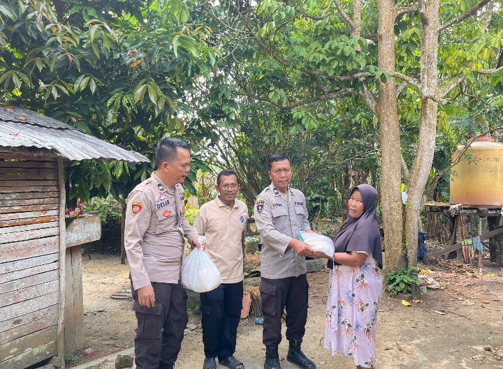 Polsek Rambang Salurkan Bantuan Sosial untuk Korban Bencana Alam