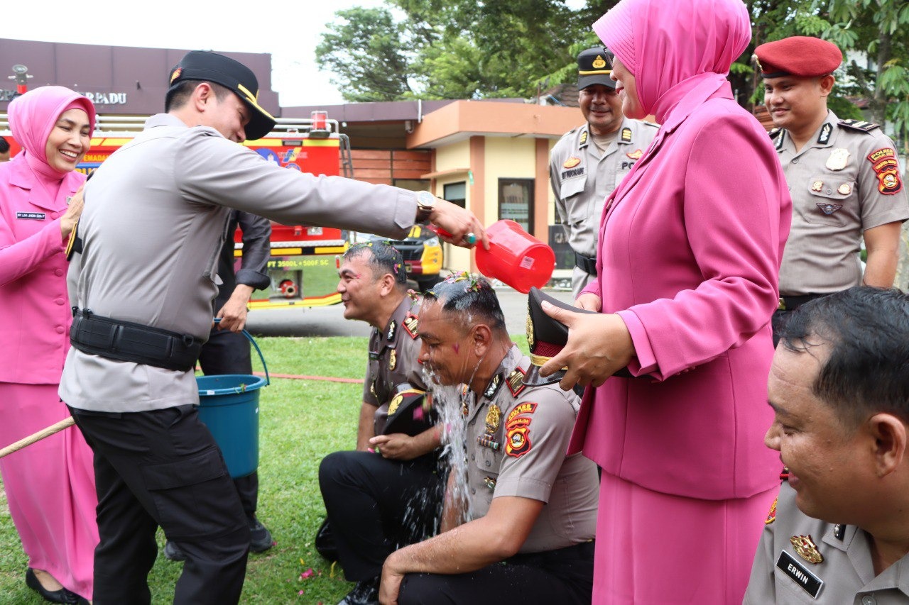 92 Anggota Polres Muara Enim Naik Pangkat