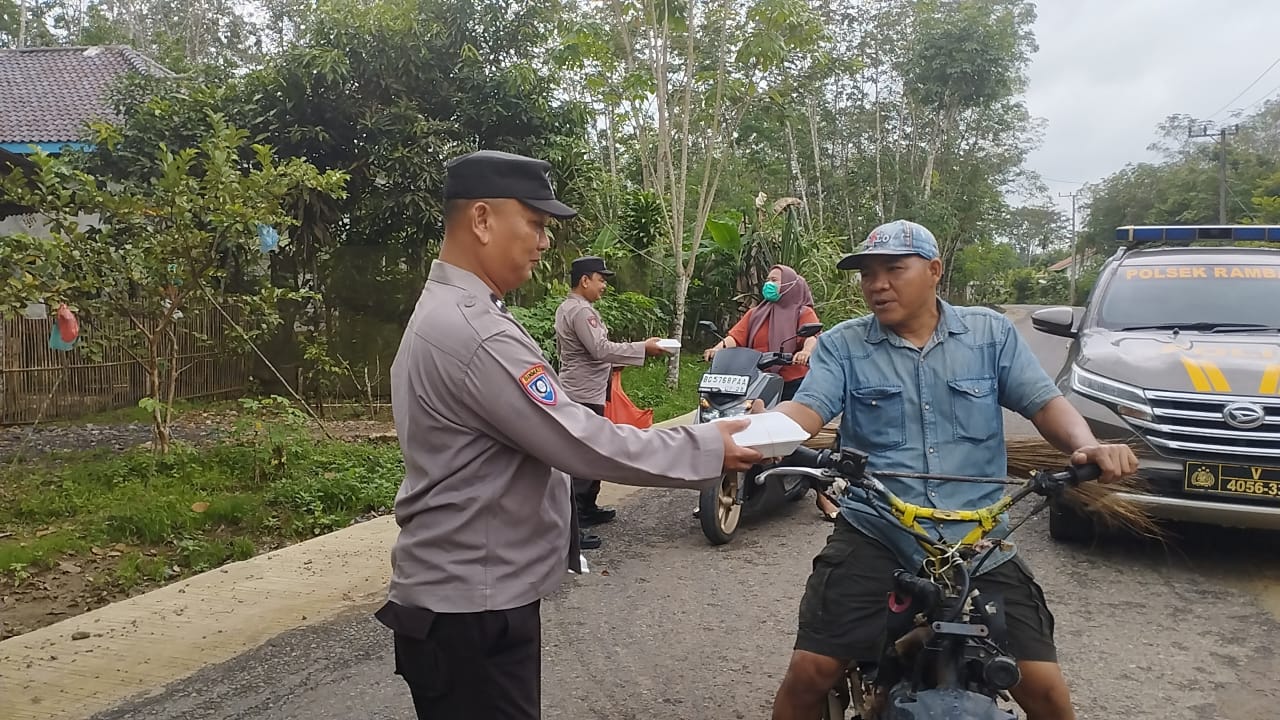 Polsek Rambang Gelar Jumat Berkah Berbagi Nasi Kotak