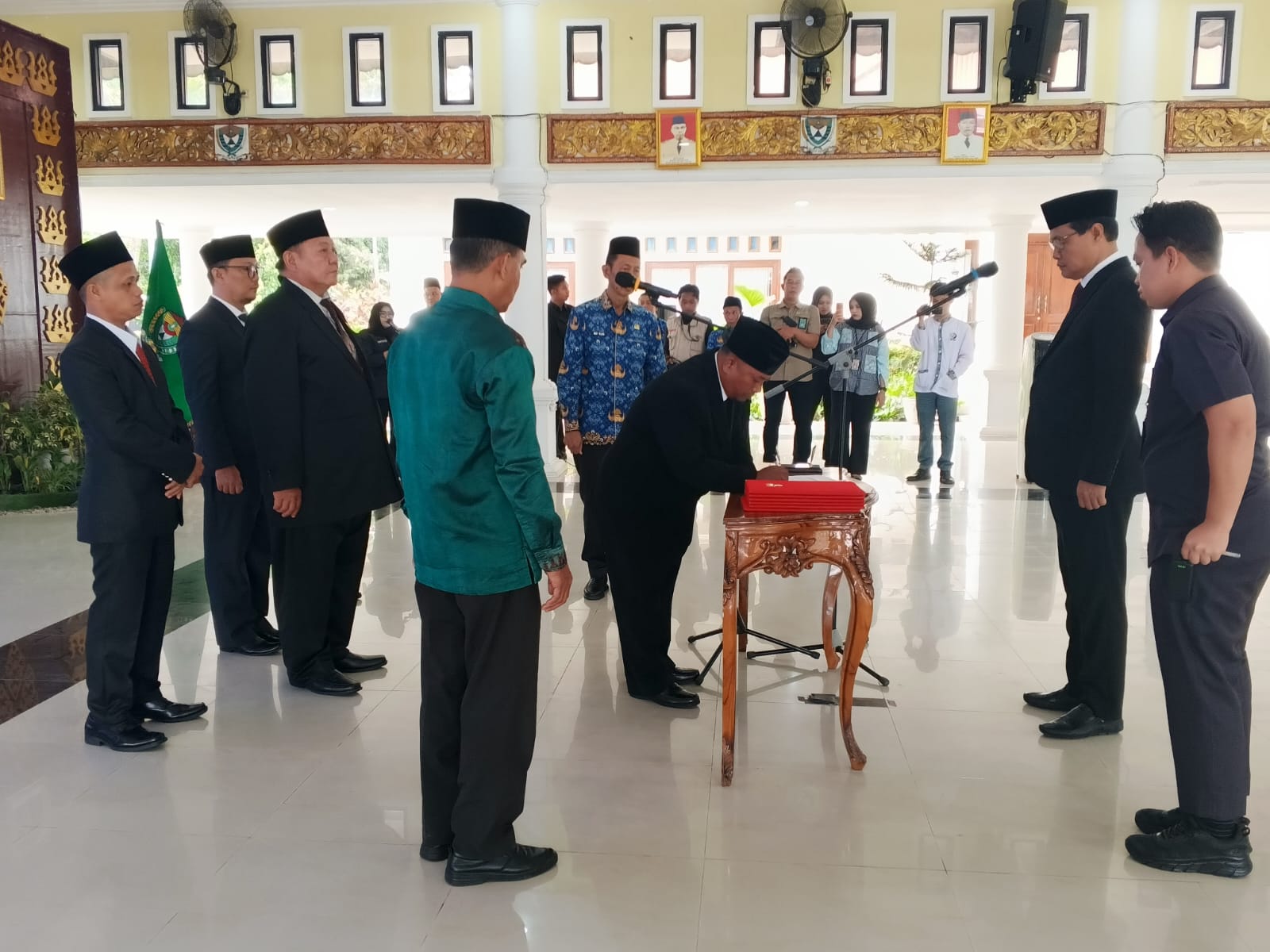 Lantik Pimpinan Baznas Muara Enim, Bupati Edison Harapkan Peningkatan ASN Bayar Zakat