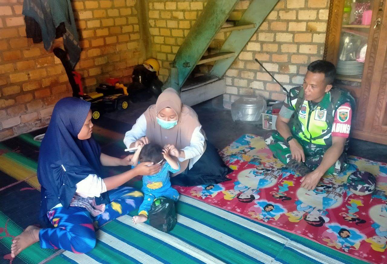 Upaya Cegah Stunting, Ini yang Dilakukan Bhabinsa dan Bidan Desa Tanjung Raya Kecamatan SDT