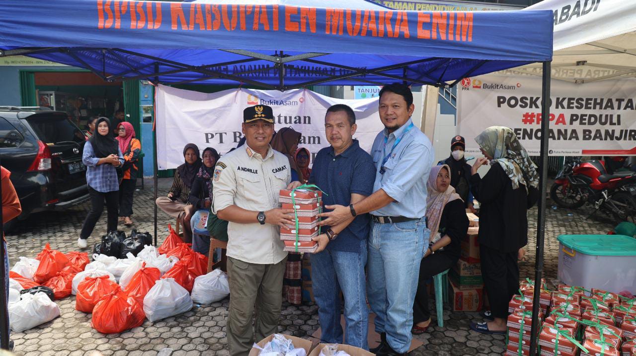 PT Bukit Asam Salurkan Bantuan untuk Korban Banjir di Tanjung Enim