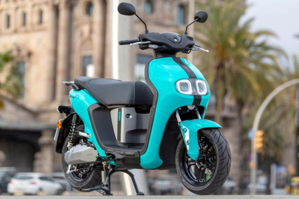 Sepeda Motor Listrik Yamaha Neo Dilengkapi dengan Slot Baterai Tambahan, Tak Perlu Khawatir Kehabisan Baterai!