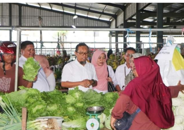 Sayuran dan Ikan Diserbu Pembeli Pada Operasi Pasar Murah Hari ke-3 di Muara Enim