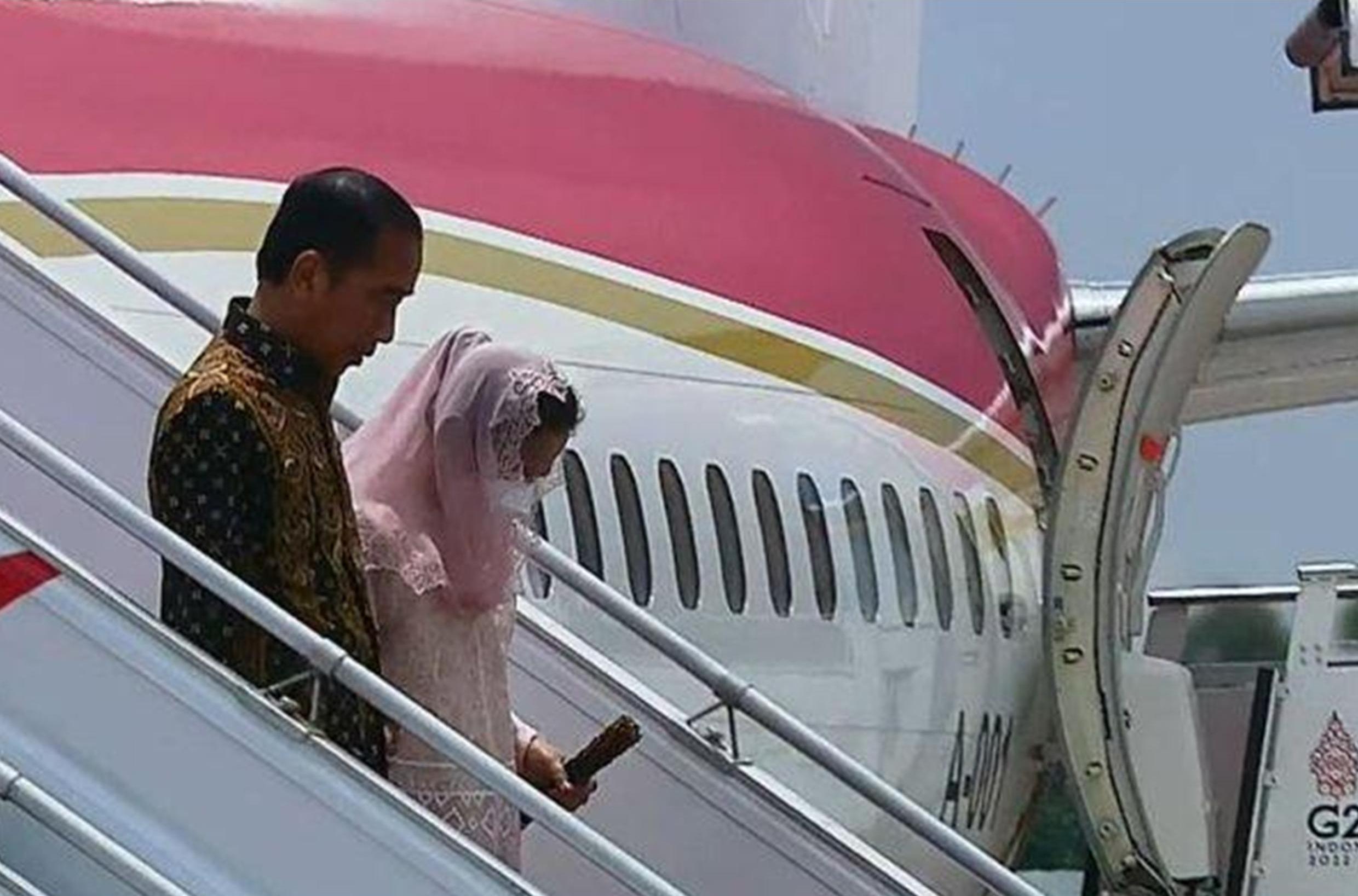 Iriana Jokowi Terpeleset di Tangga Pesawat, Ini Penjelasan Istana Terkait Kondisi Ibu Negara