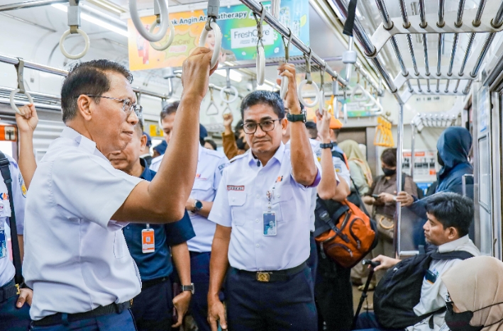 Dirut KAI Tinjau Pelaksanaan Layanan Kartu Disabilitas di Stasiun Manggarai