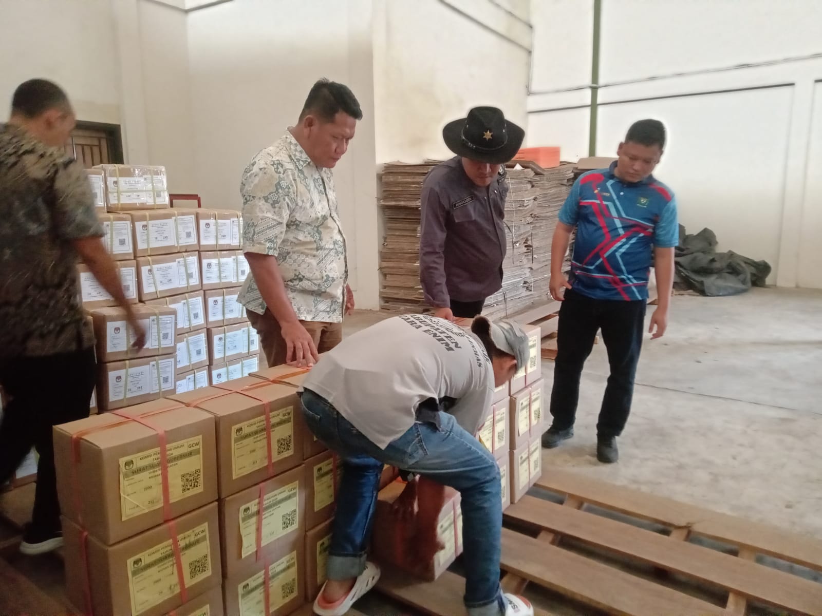 KPU Muara Enim Siap Lakukan Penyortiran dan Pelipatan Surat Suara