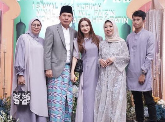 Rara LIDA Hibur Tamu Saat Gelar Open House di Prabumulih, Tetangga Dapat THR