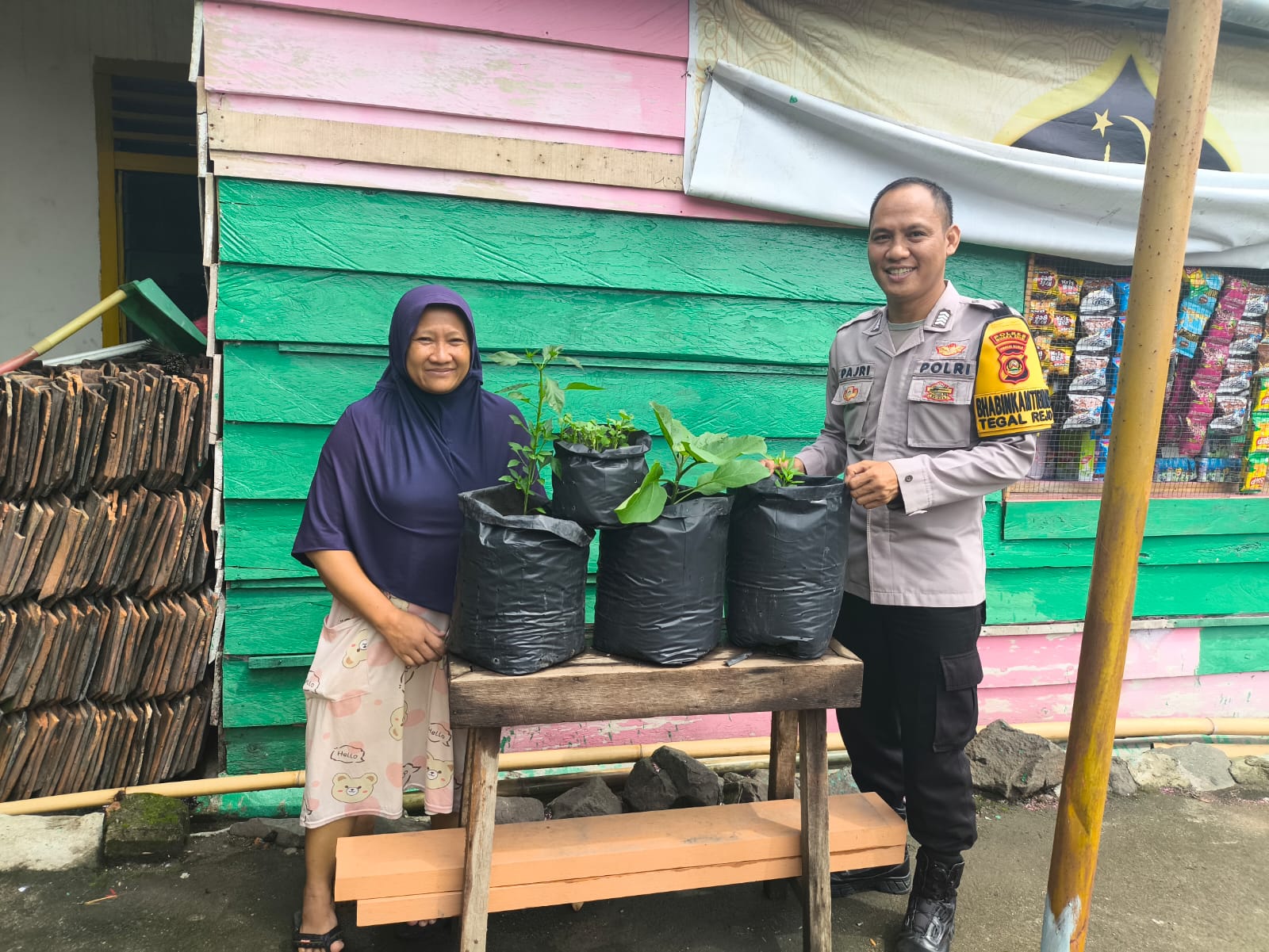 Babinkamtibmas Desa Tegal Rejo Dorong Ketahanan Pangan Melalui Program P2B