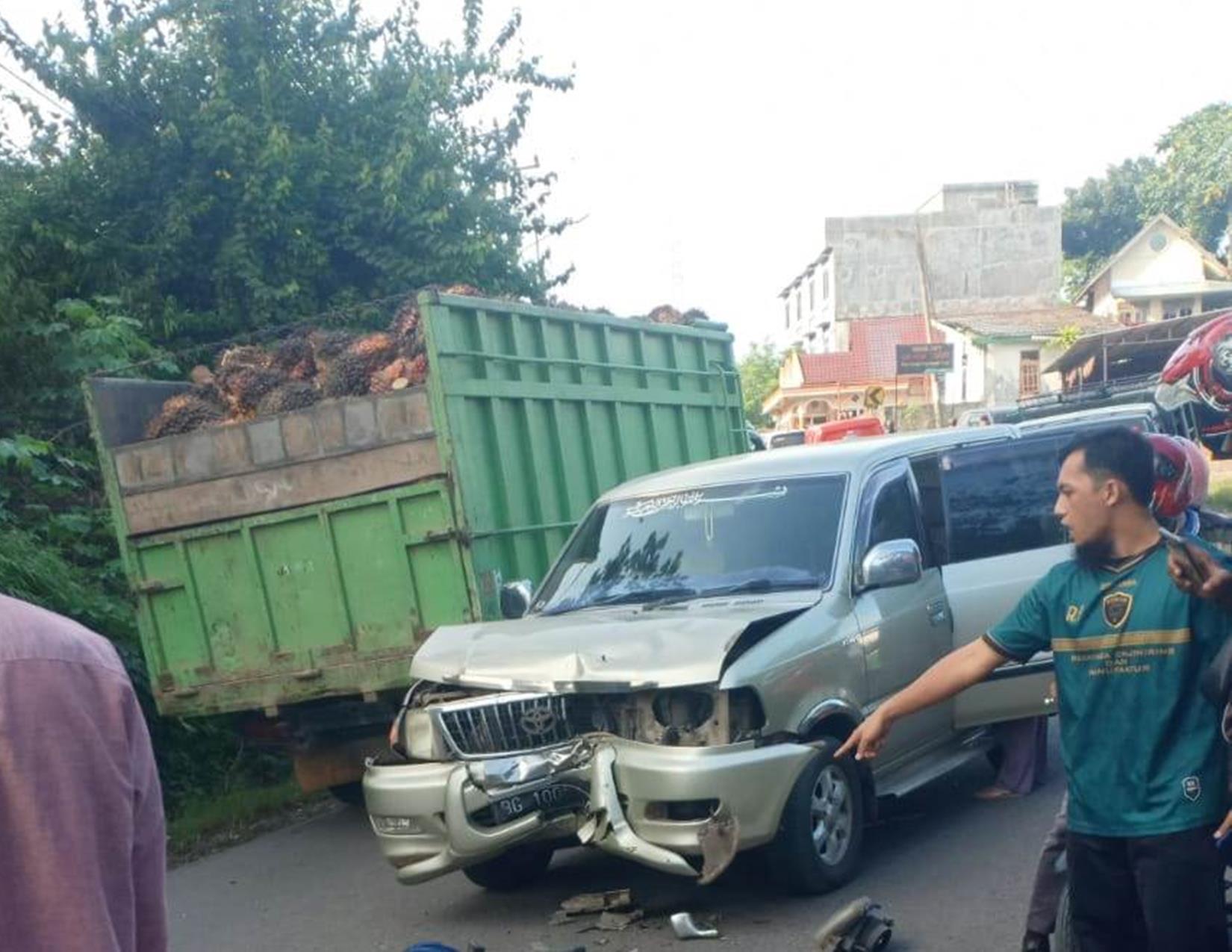 Kecelakaan Sepeda Motor Jupiter vs Mobil Kijang Kapsul di Karang Raja Muara Enim, 1 Orang Luka Berat