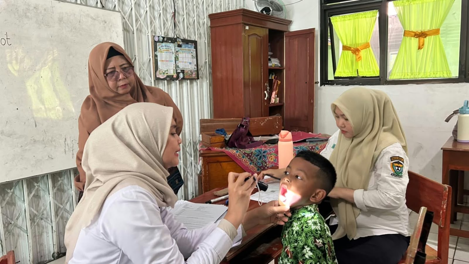 1.074 Murid MIN 1 Muara Enim Ikuti Cek Kesehatan Gratis