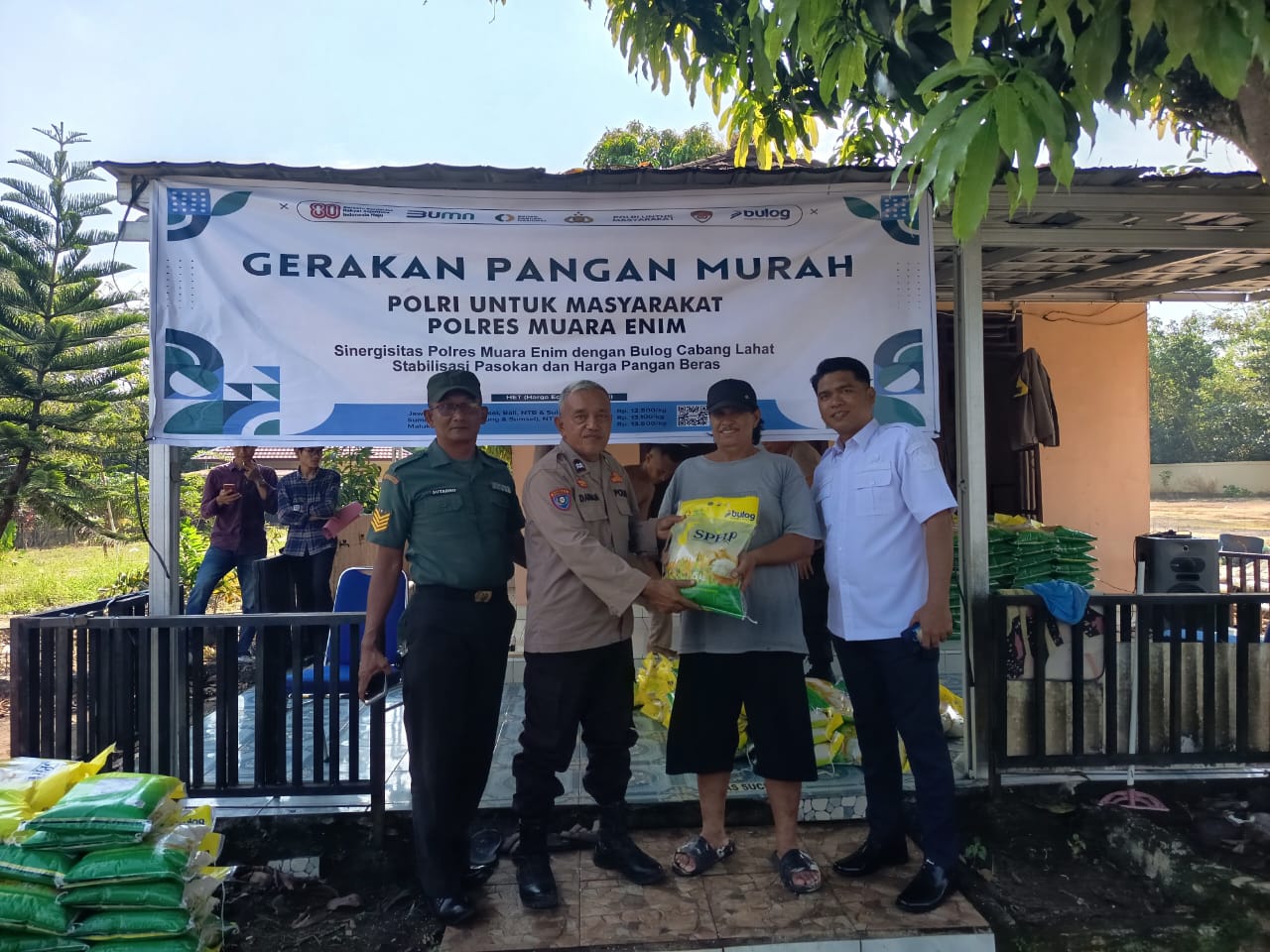 Polsek Rambang Lubai Gelar GPM, Salurkan 5 Ton Beras untuk Warga