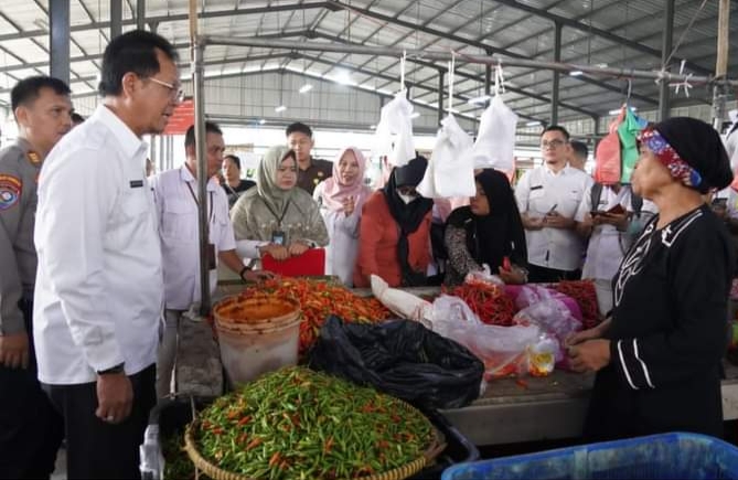 Operasi Pasar Murah Pemkab Muara Enim, Bawang dan Cabai Merah Cukup Bayar Rp30 Ribu/Kg, yang Lainnya Segini