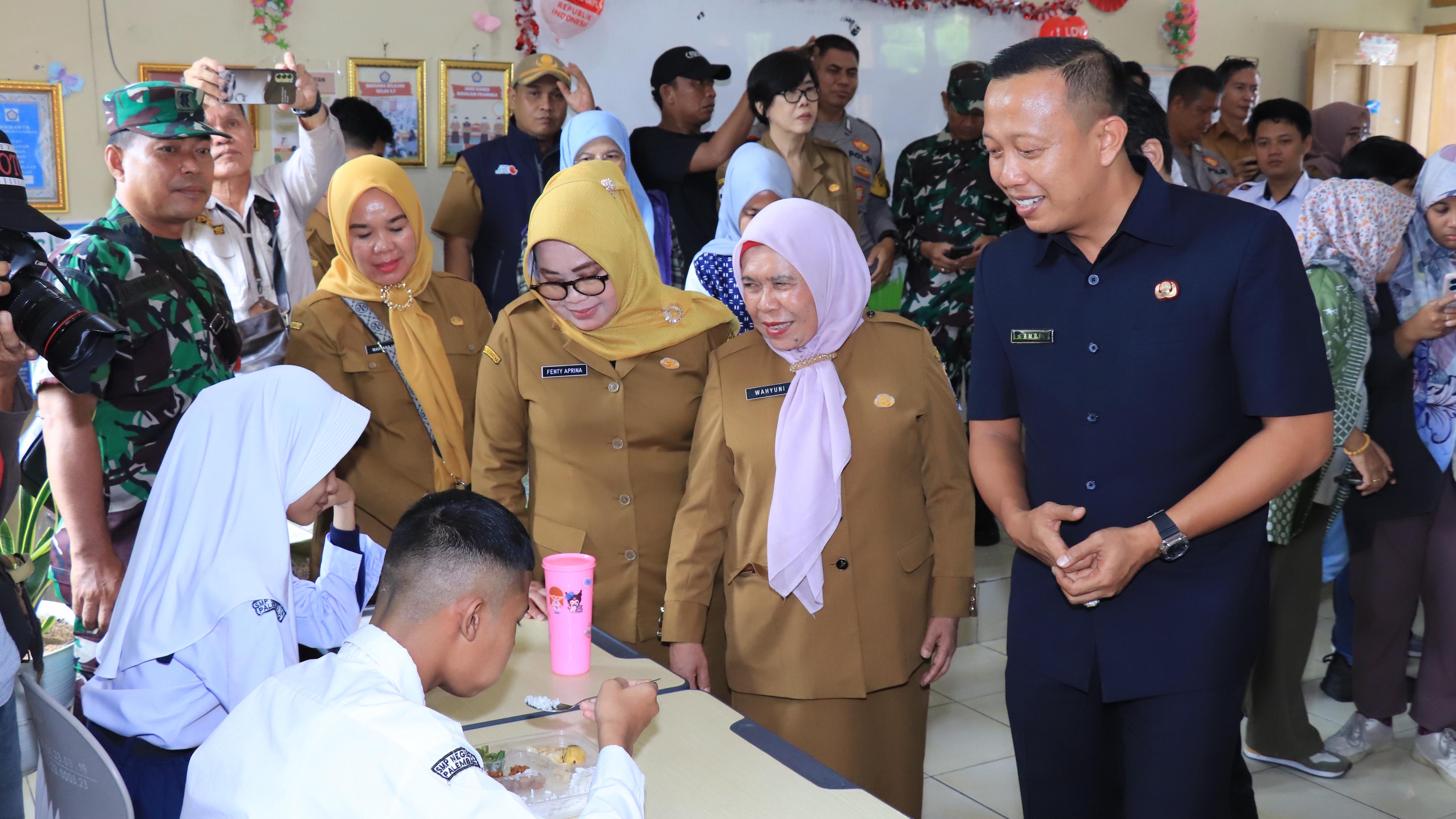 Ribuan Siswa di Palembang Mulai Nikmati Program Makan Bergizi Gratis