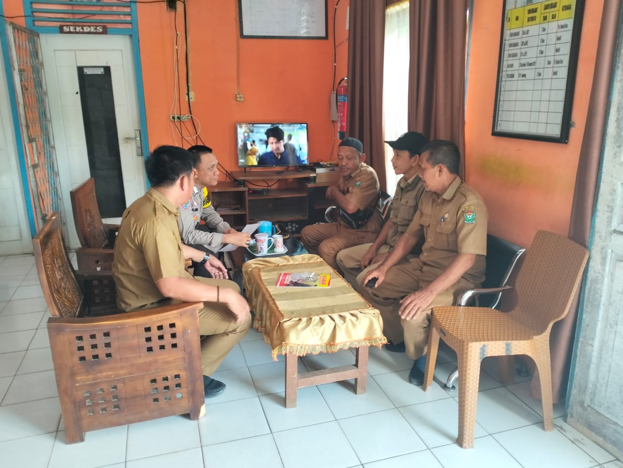 Bhabinkamtibmas Koordinasi Cooling System Demi Pilkada Damai di Muara Enim